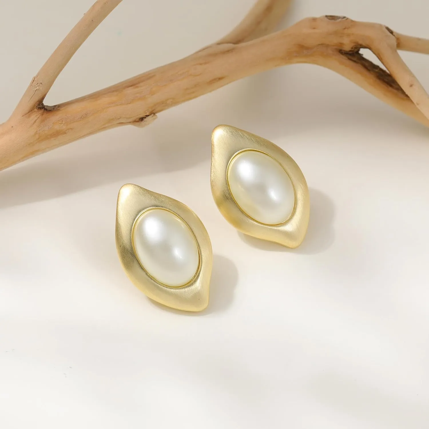Chunky Gold Earrings for Women, Gold Dangle Drop Earrings With Black Cubic Zirconia Enamel Statement Stud Dangle Earrings Trendy Vintage Stylish Earrings for Women