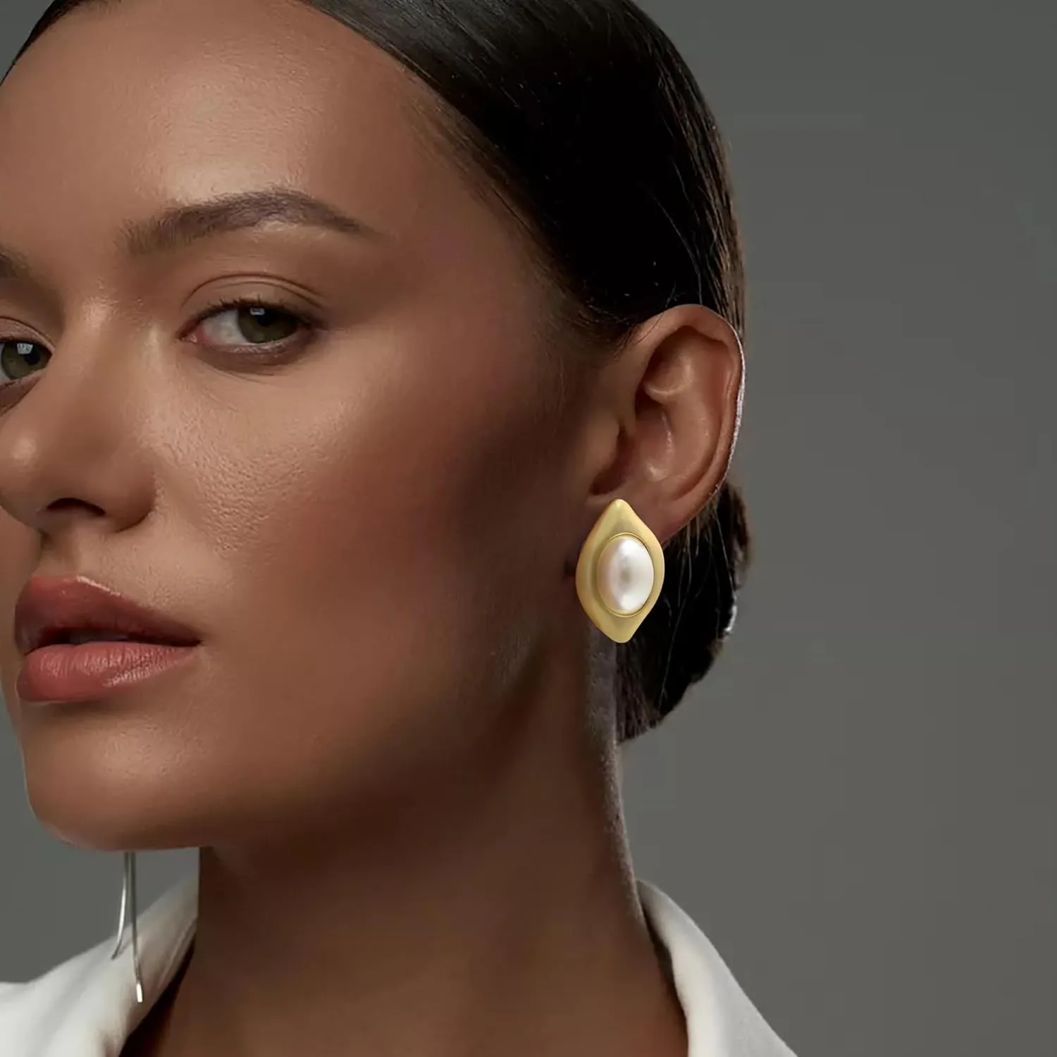 Chunky Gold Earrings for Women, Gold Dangle Drop Earrings With Black Cubic Zirconia Enamel Statement Stud Dangle Earrings Trendy Vintage Stylish Earrings for Women