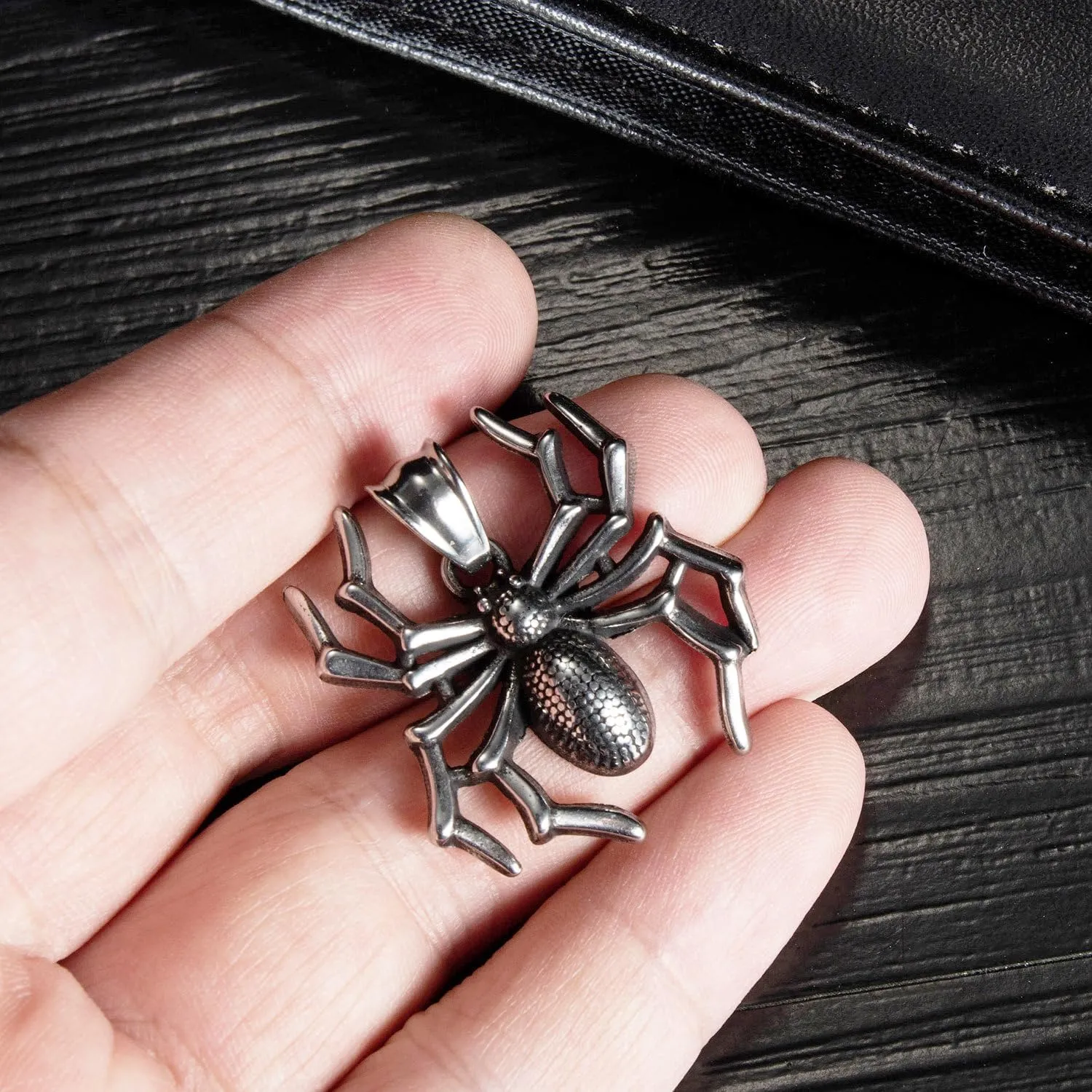 CSIYANJRY99 Black Velvet Choker Necklaces for Women Goth Spider Choker Necklace Halloween Spider Pendant Velvet Leather Necklace