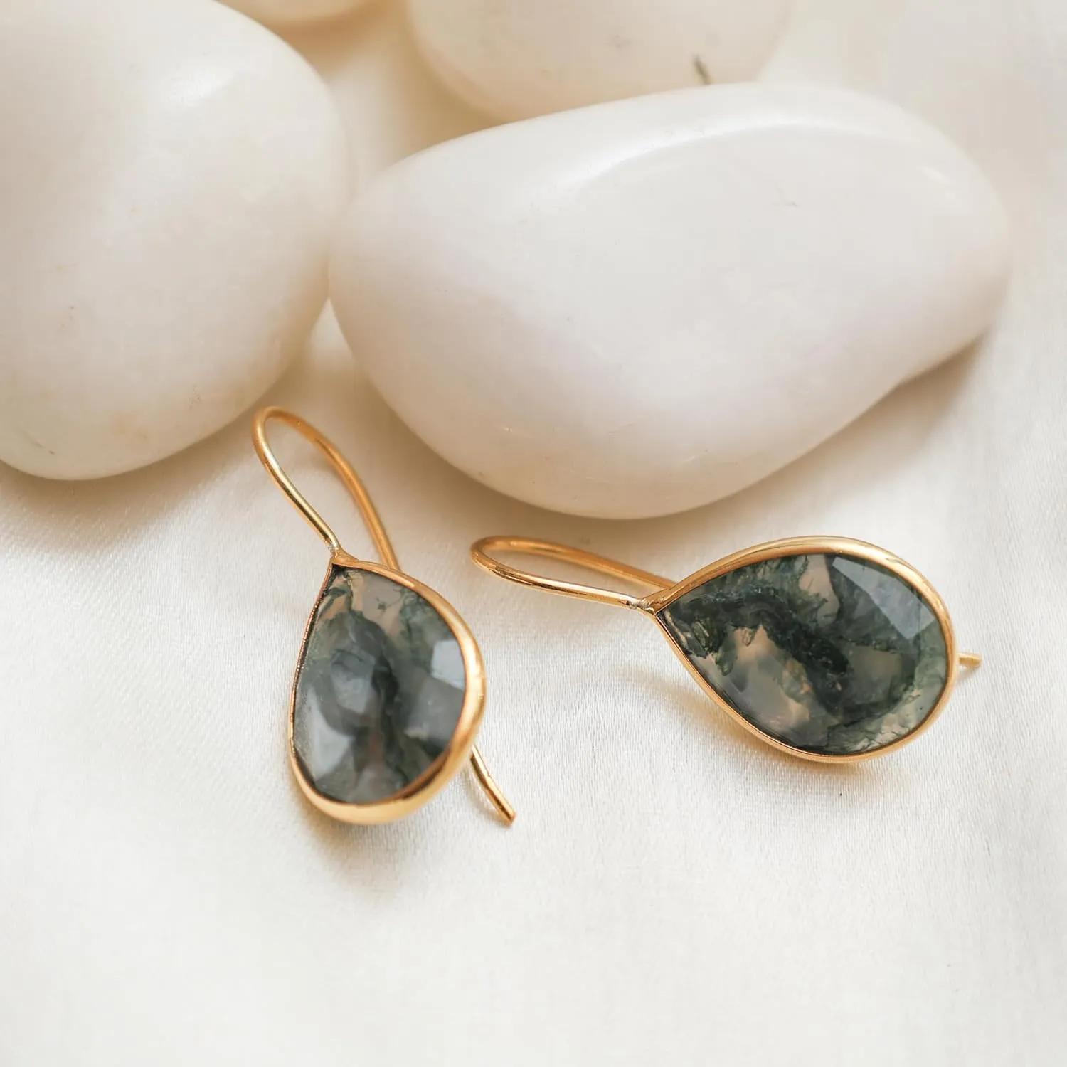 Gempires Pear Shaped Teardrop Crystal Earrings, Bezel Earring, Natural Gemstone Dangle Drop Earrings, Minimal, Everyday Wear, Gift for Her (Length 1.25 inch)