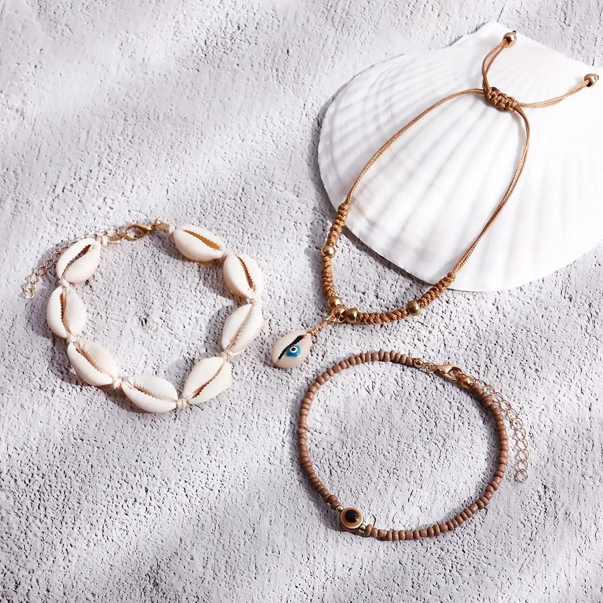 MIFYNN 3 Pcs Natural Shell Anklet Boho Beaded Shell Anklet Set Adjustable Handmade Seashell Foot Chains Beach Shell Anklet Bracelet Summer Foot Jewelry for Women