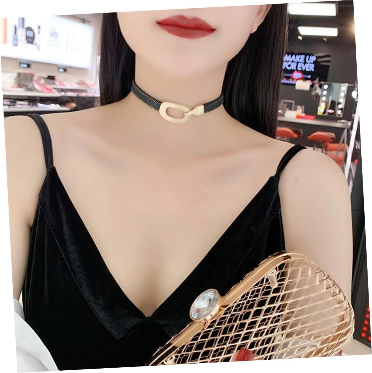 SHINEOFI Black Short Necklace Collar Choker Fashionable Clavicle Chain for Women Elegant Accessory for Parties and Banquets Ladies and Girls